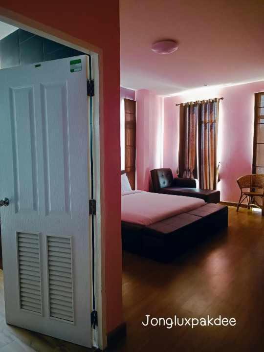 Bed and Breakfast Jong Lux Pak Dee Uttaradit Exteriér fotografie